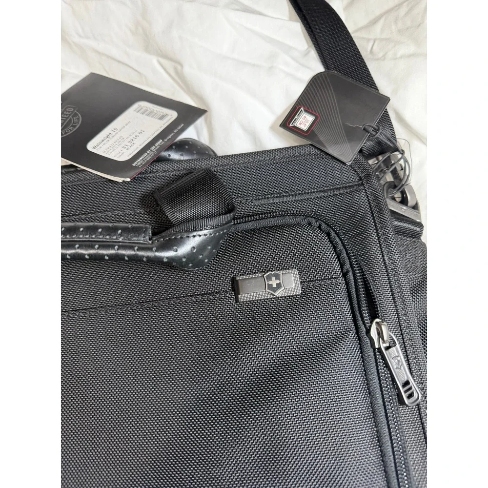 Victorinox Wainwright 15 Slim Laptop Briefcase Black Messenger Bag 31321601 NWT